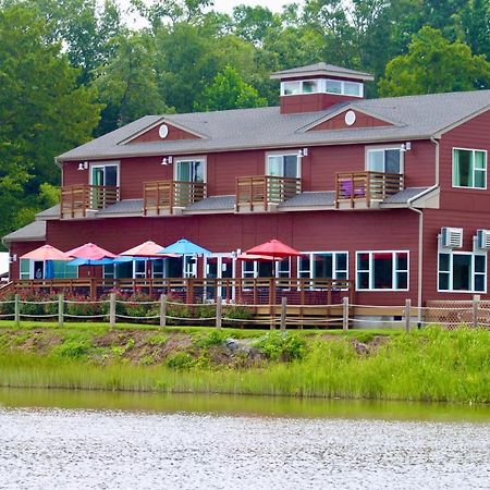 Surry Seafood Company Hotel Exterior photo