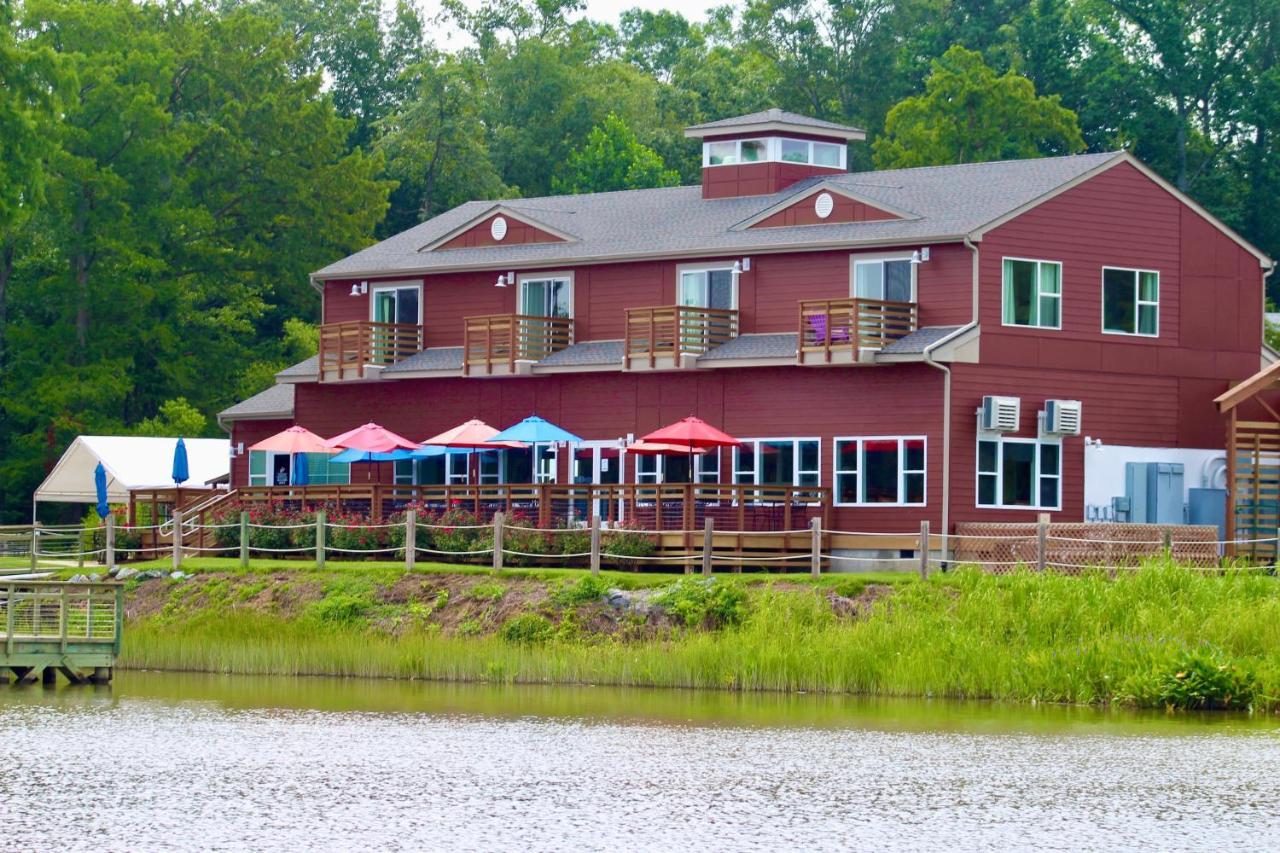 Surry Seafood Company Hotel Exterior photo