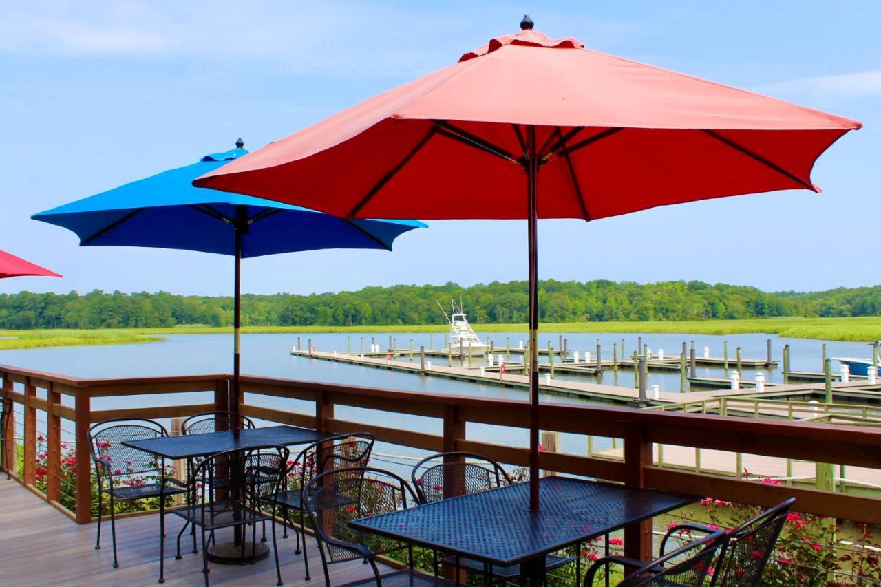 Surry Seafood Company Hotel Exterior photo