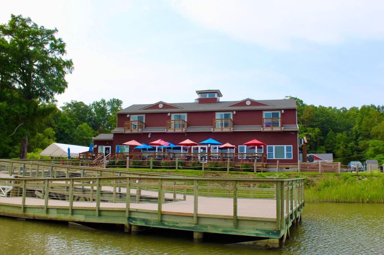 Surry Seafood Company Hotel Exterior photo