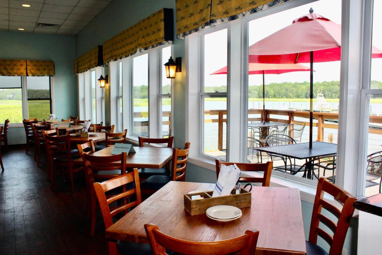 Surry Seafood Company Hotel Exterior photo