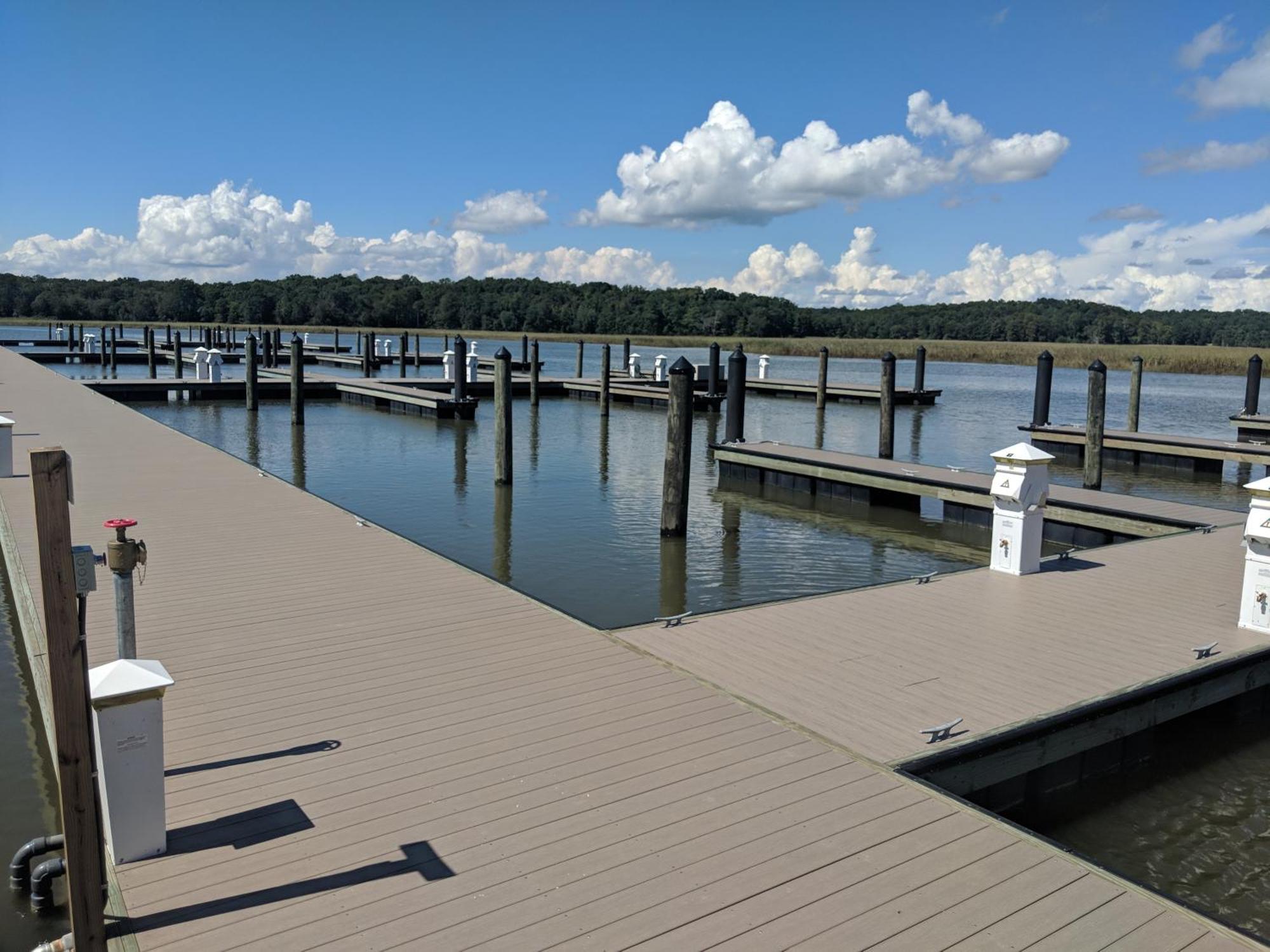 Surry Seafood Company Hotel Exterior photo